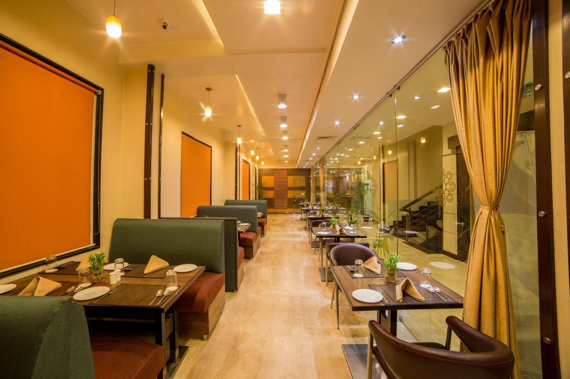 Amantra Comfort Hotel Удайпур Екстериор снимка